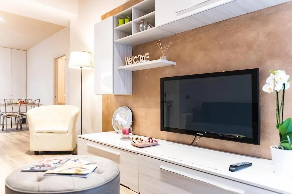 Carrara Deluxe Home Bergamo Apartment